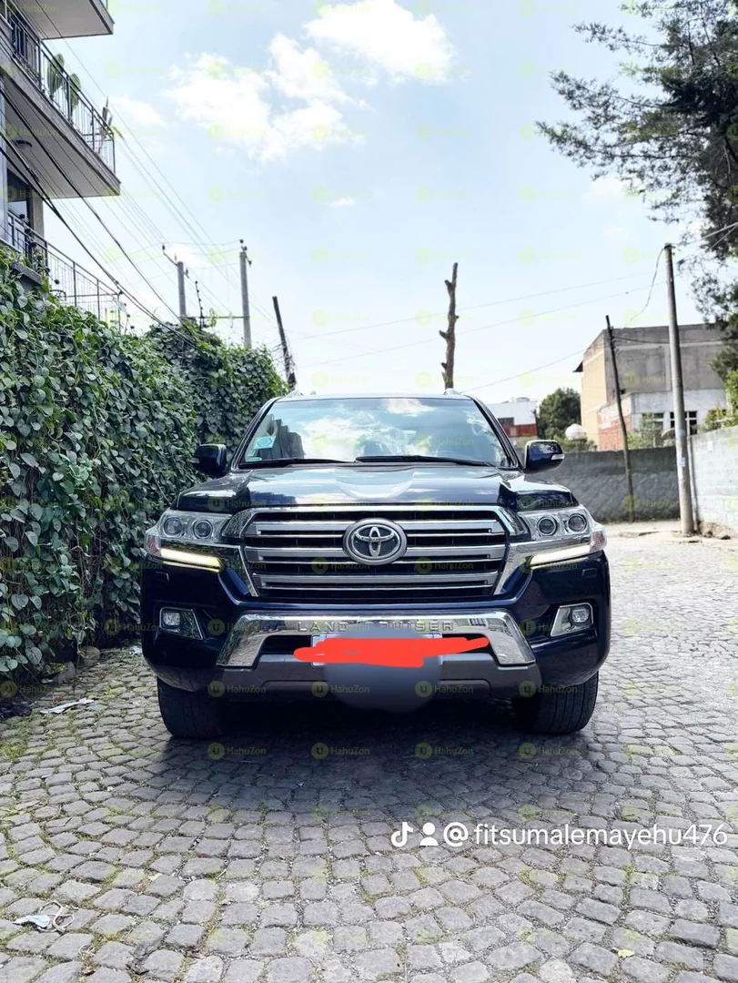 2017 Model-Toyota Land Cruiser
