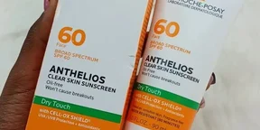 La Roche-Posay Anthelios Clear Skin Dry Touch Sunscreen SPF 60