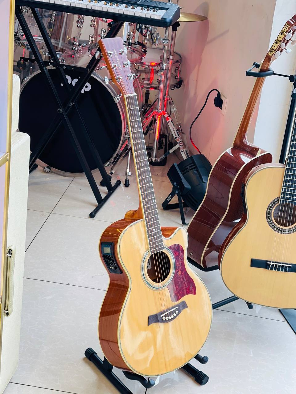 Lucky Star Guitar