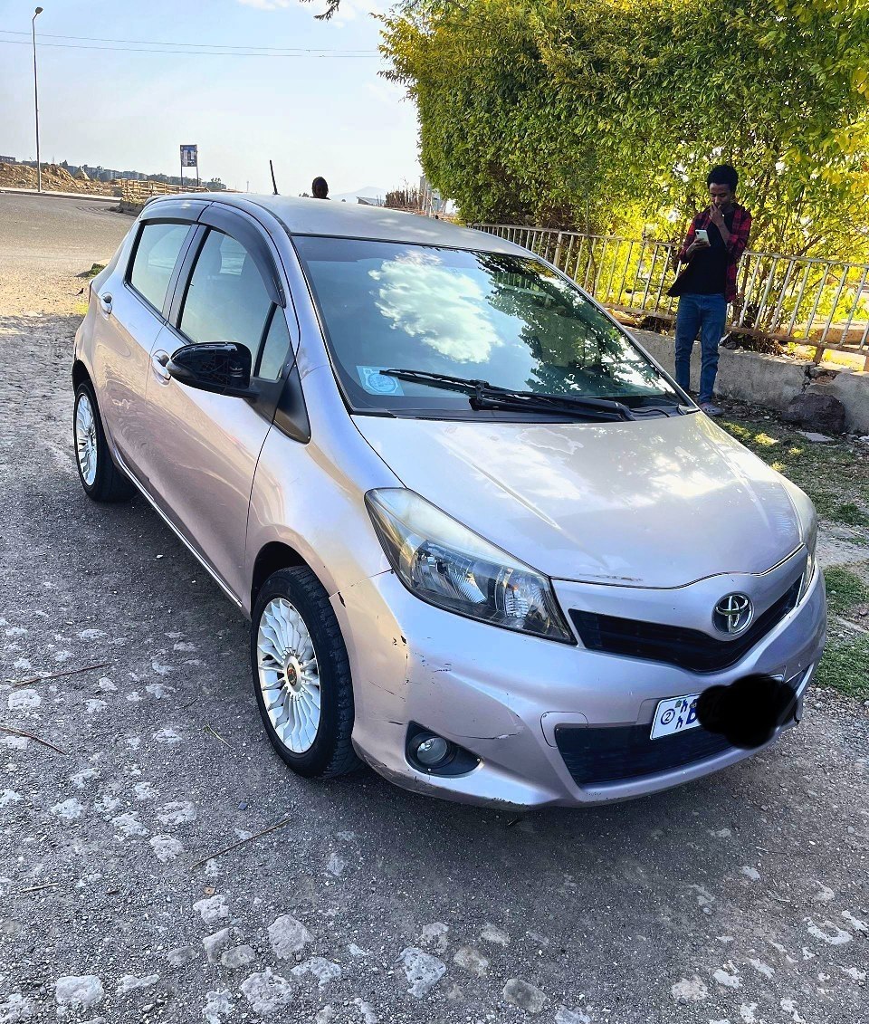2012 Model-Yaris Compact