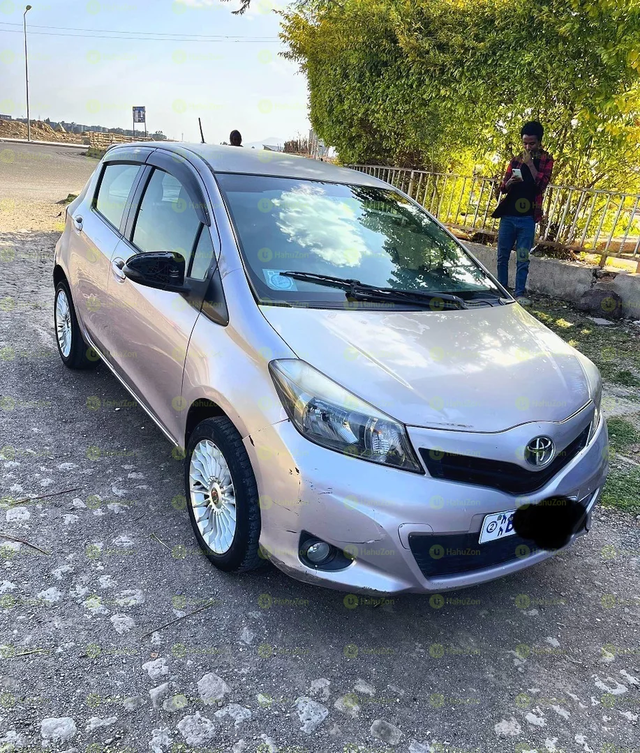 2012 Model-Yaris Compact