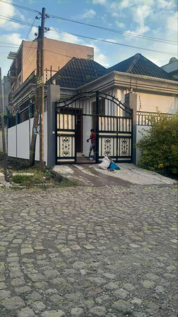 125 ካሬ የሚሸጥ G+1 ቤት በአያት