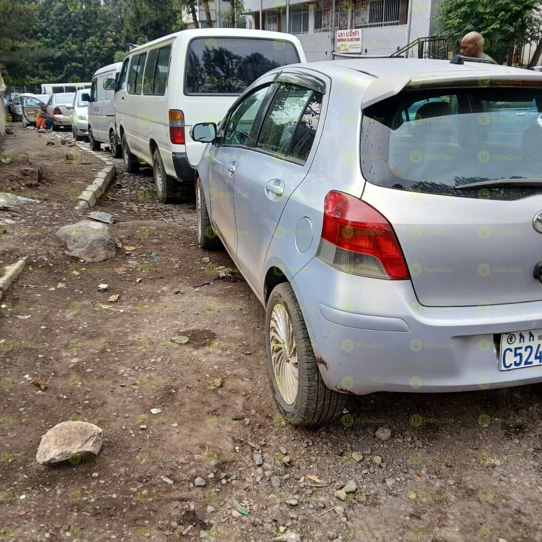 2010 Model-Toyota Yaris Compat