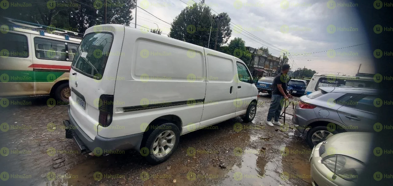 2000 Model-Toyota Van