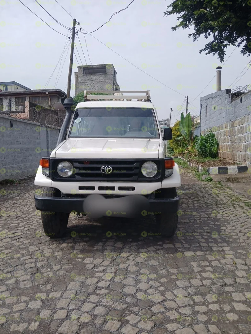 2005 Model-Toyota Land Cruiser