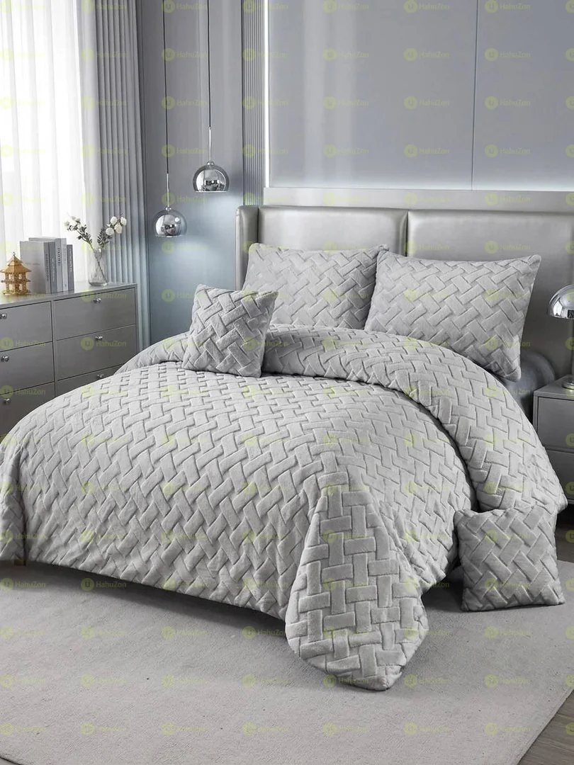 Seven Pcs Comforter Set