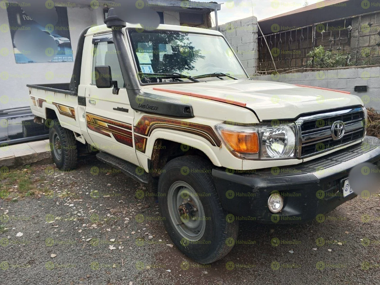 2011 Model-Toyota LandCruiser Pick Cup