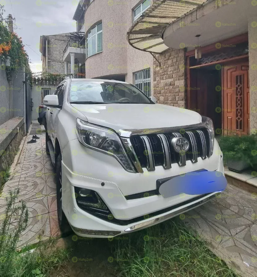 2011 Model-Toyota LandCruiser V8