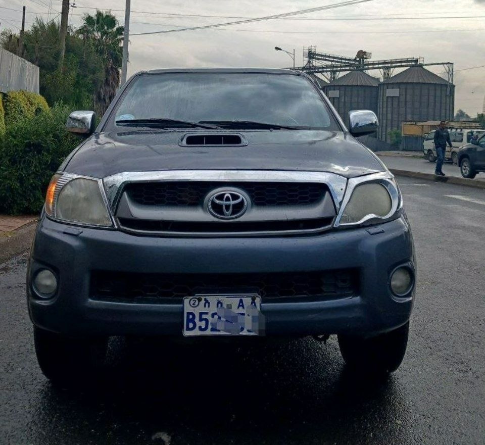 2010 Model-Toyota Hilux Kin Cab