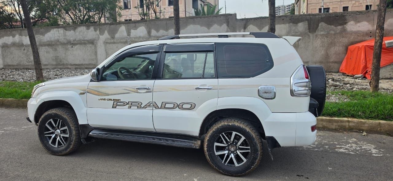 2005 Model-Toyota Landcruiser Prado