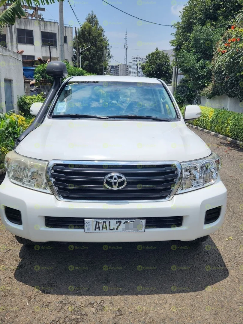2005 Model-Toyota Landcruiser V8