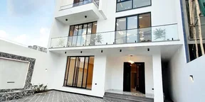 250 ካሬ የሚሸጥ G+3 ቤት በሰሚት