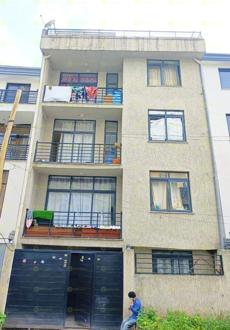 72 ካሬ የሚሸጥ G+3+ቴራዝ ቤት በሰሚት አካባቢ