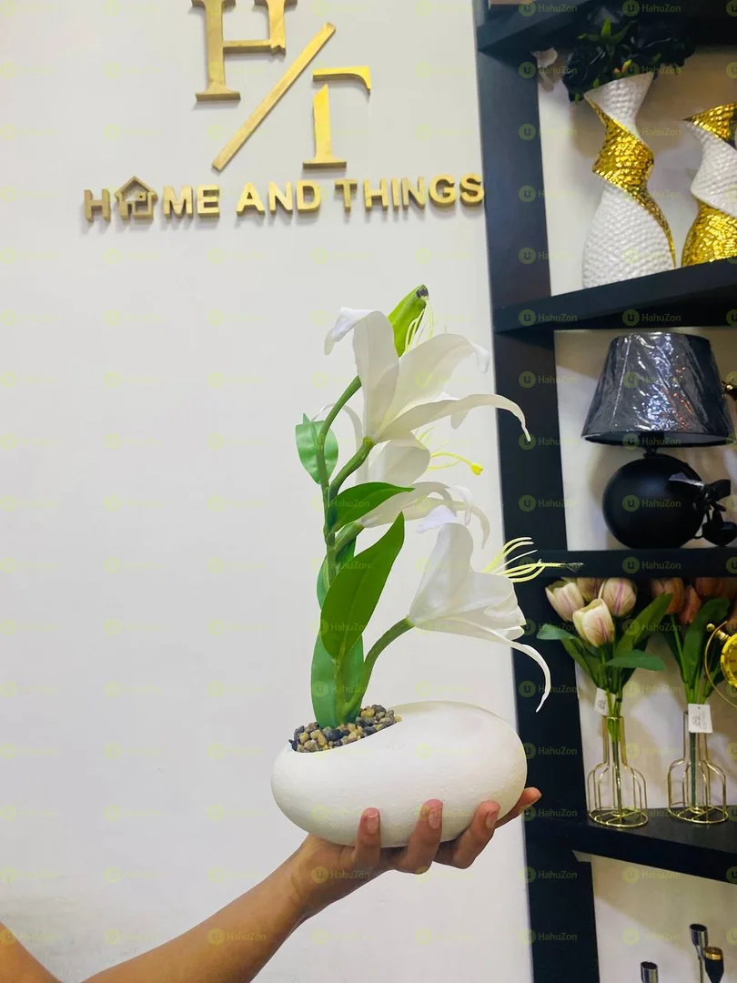 Ceramic Oval Pot With Lily Flower