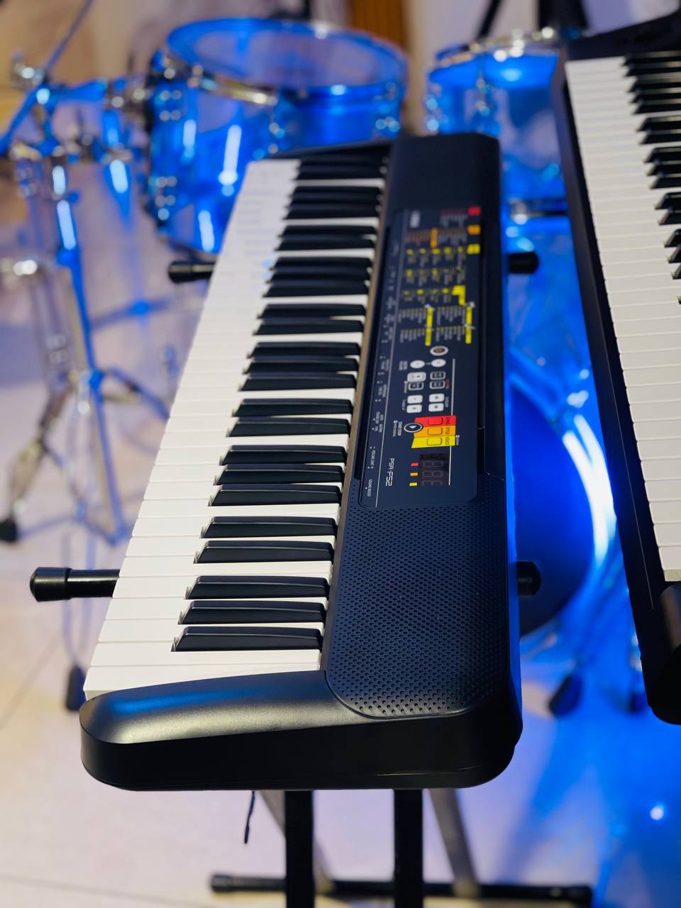 Yamaha F52 Keyboard