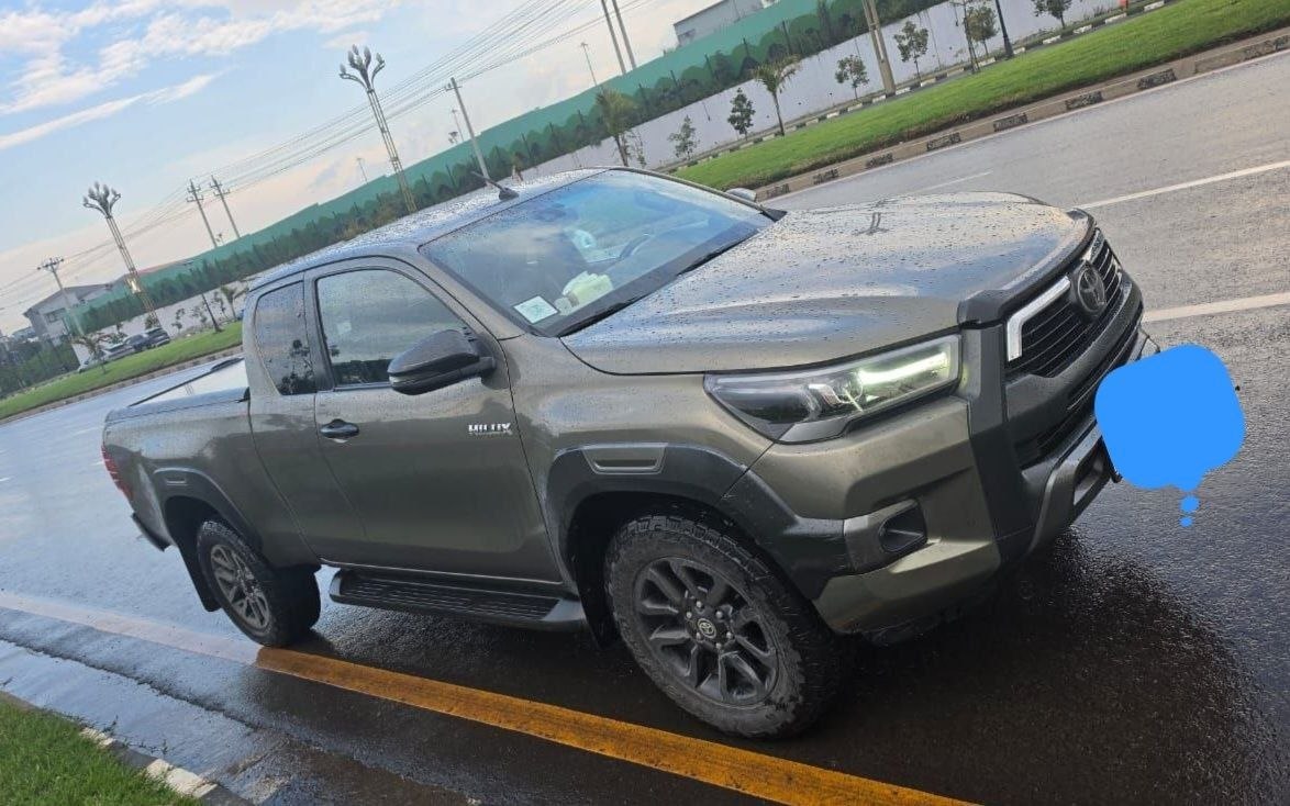 2021 Model-Toyota Hilux Invincble CEN-Cab