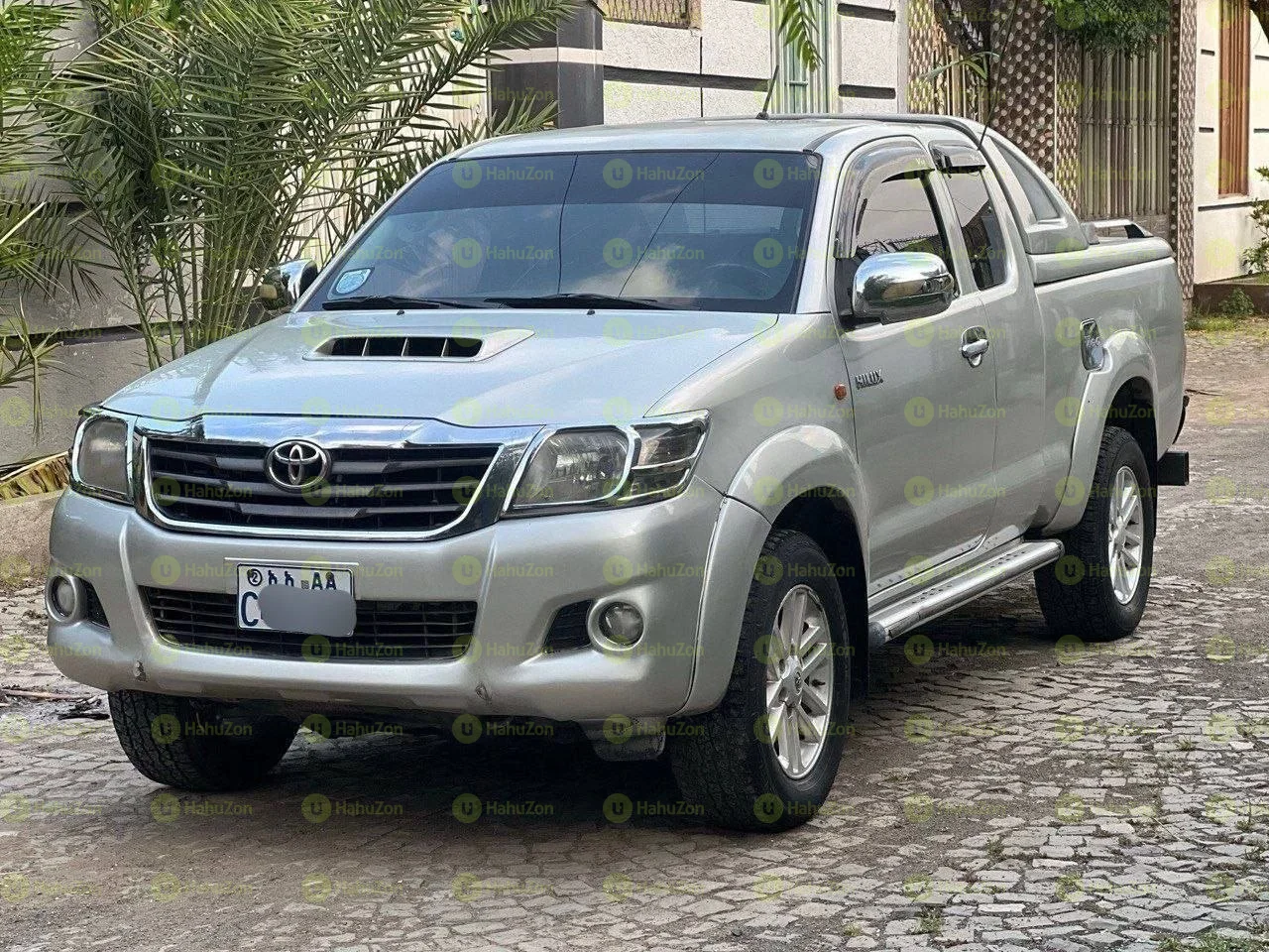2013 Model-Toyota Hilux kingCab