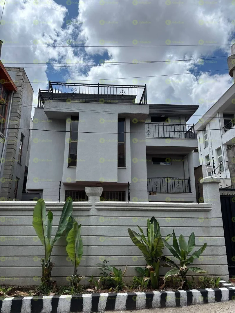 200 ካሬ የሚሸጥ G+3 ቤት በCMC