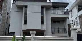 200 ካሬ የሚሸጥ G+3 ቤት በCMC