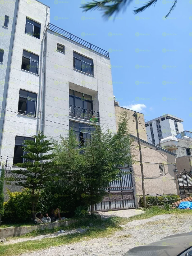 90 ካሬ የሚሸጥ G+2+ቴራዝ ቤት በአያት