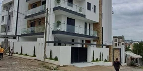 200 ካሬ የሚሸጥ G+5 አፓርትመንት በሴሚኢሲ