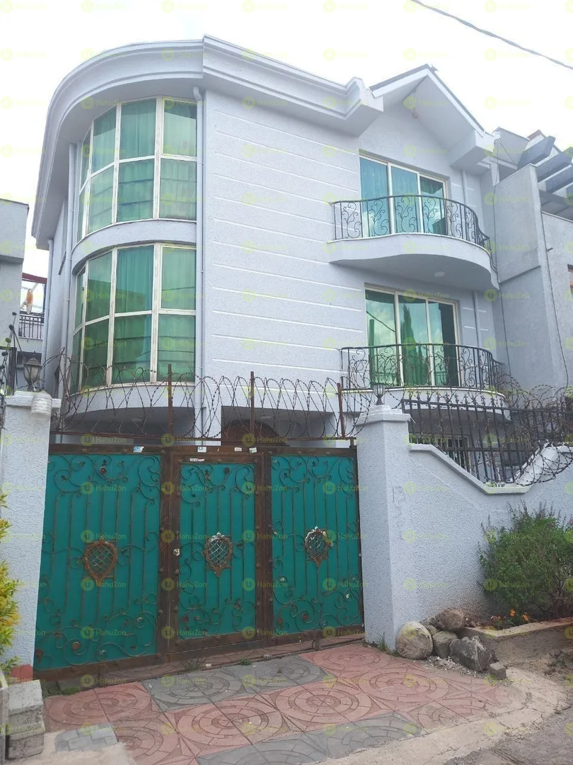 175 ካሬ የሚሸጥ G+2 በሰሚት