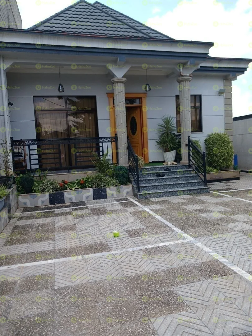 300 ካሬ የሚሸጥ G+2 ቤት በአያት