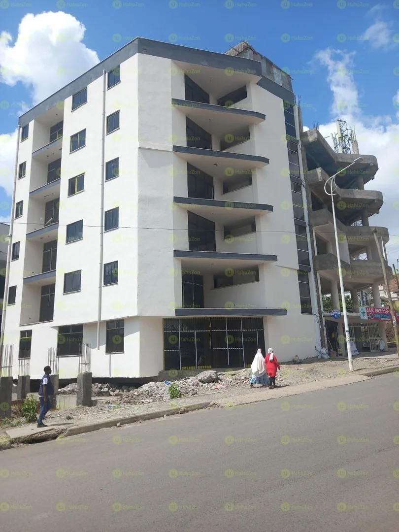250 ካሬ የሚሸጥ B+G+5+ቴራስ ቤት በአያት