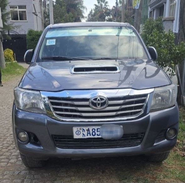 2013 Model-Toyota Hilux Kin Cab