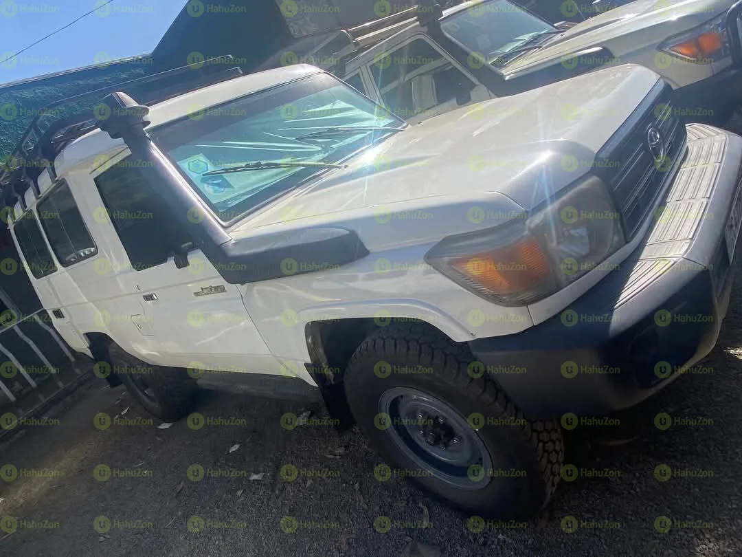 2012 ModelToyota Land Cruiser – Long Beze