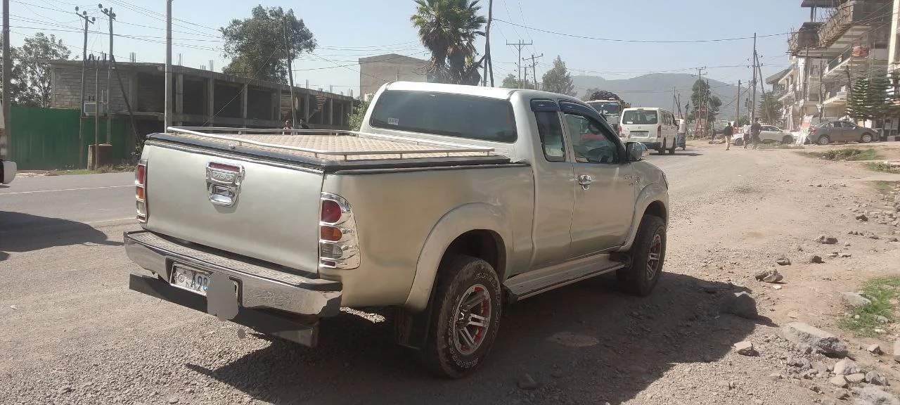 2005 Model-Toyota Hilux