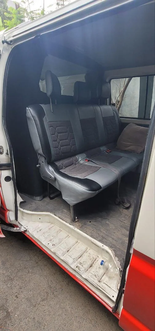 2005 Model-Toyota Hiace Dolphin