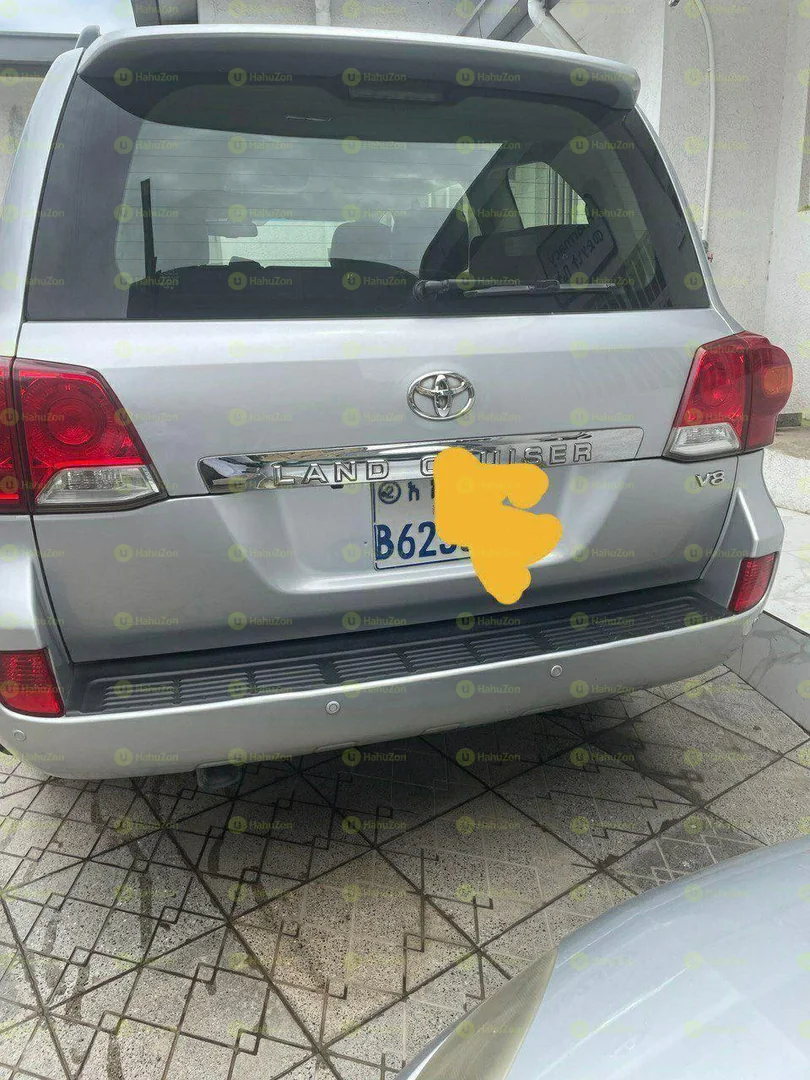 2014 Model-Toyota LandCruiser V8