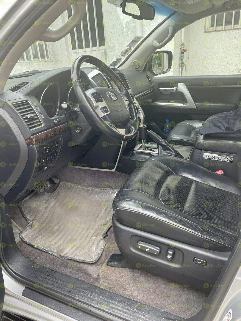 2014 Model-Toyota LandCruiser V8