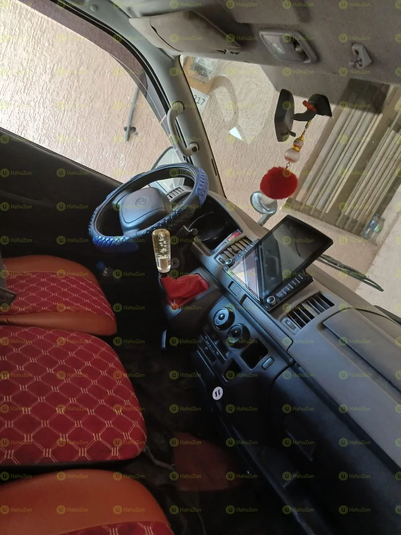 2009 Model-Toyota Hiace