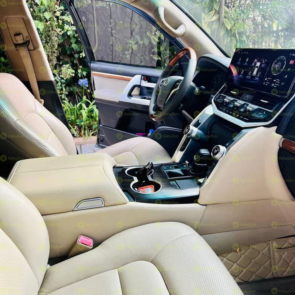 2014 Model-Toyota Land Cruiser V8