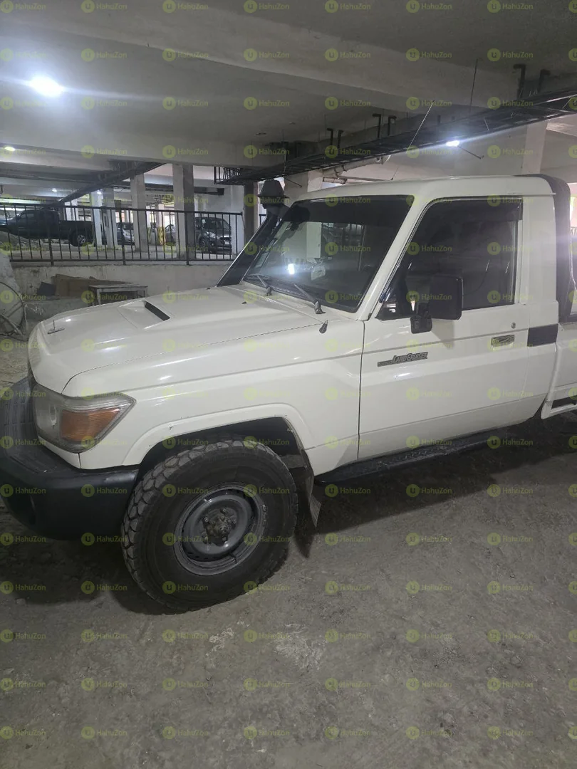 2015 Model- Toyota Land Cruiser Single Cap