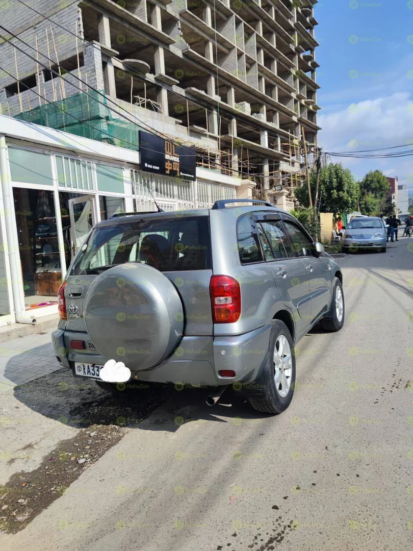 2004 Model-Toyota Rav4