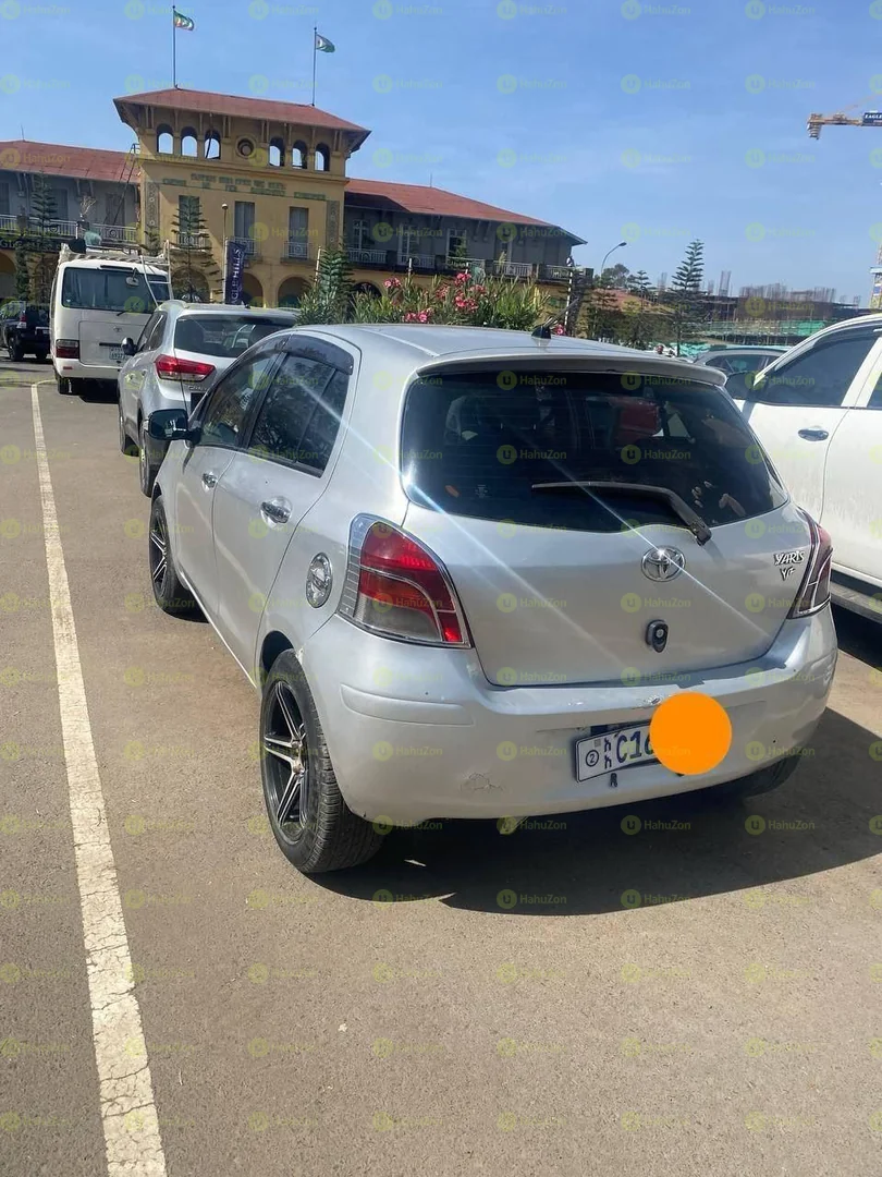 2009 Model-Toyota Yaris Compact