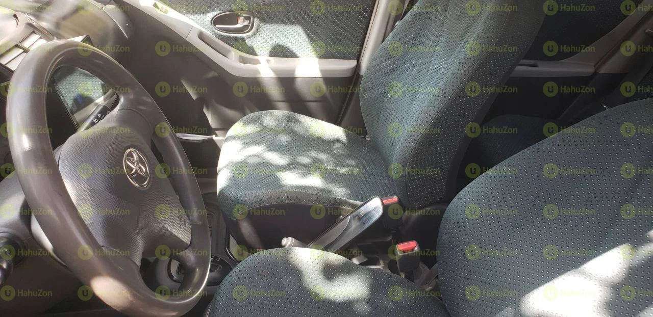 2006 Model-Toyota Yaris Compact