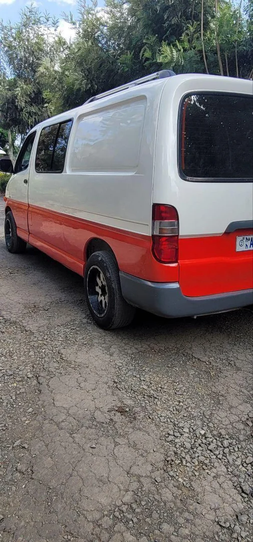 2005 Model-Toyota Hiace Dolphin