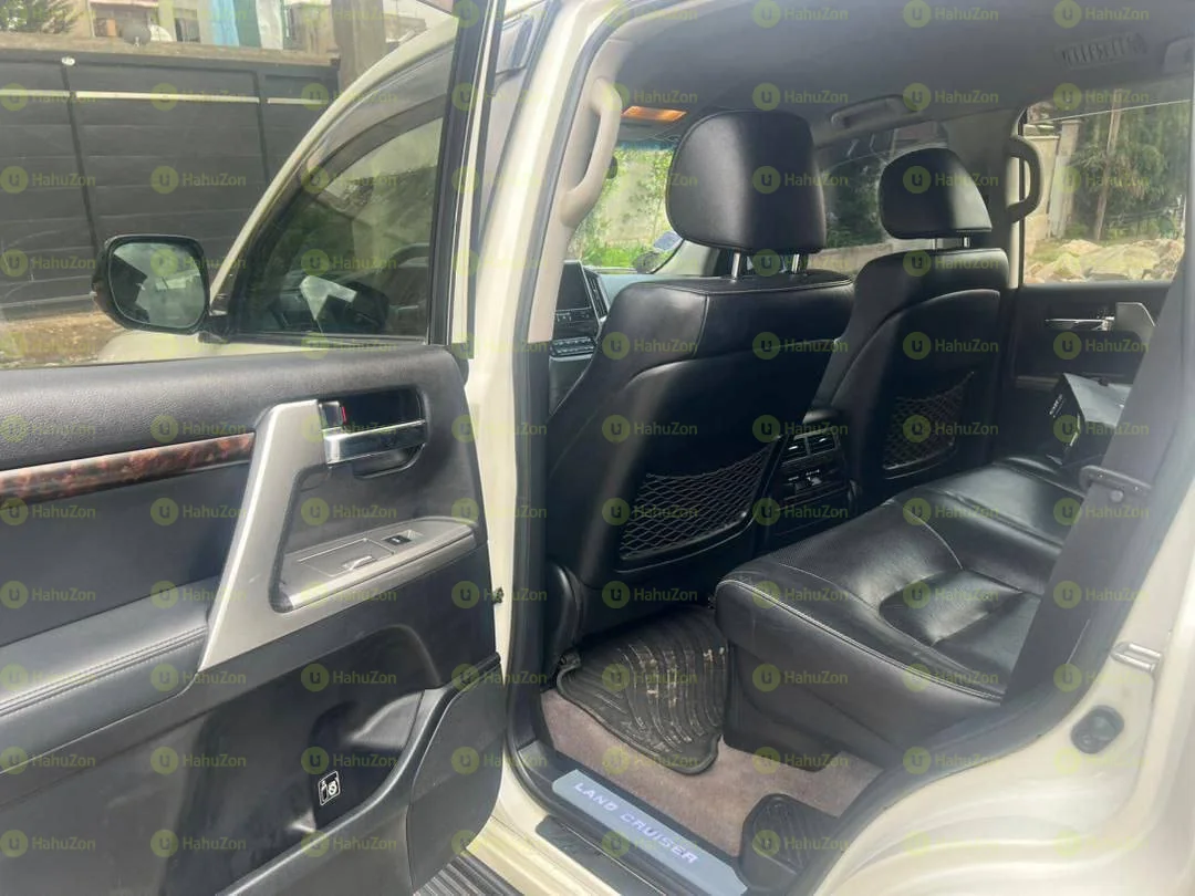 2014 Model-Toyota Landcruiser V8 VXR