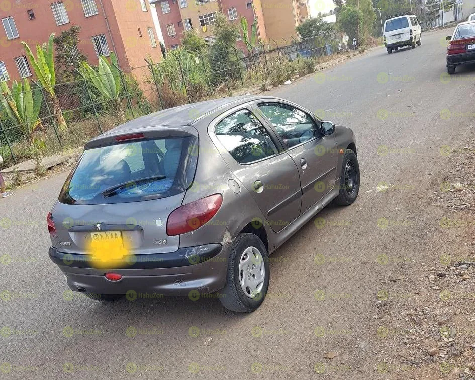 2000 Model-Peugeot