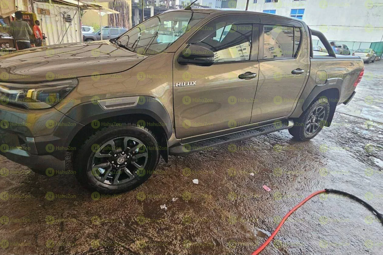 2021 Model-Toyota Hilux Invincible
