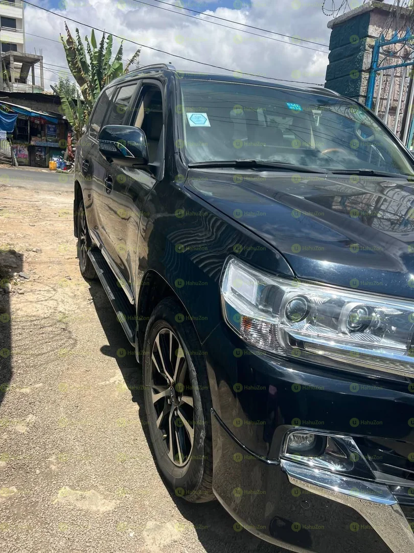 2010 Model-Toyota Landcruiser v8