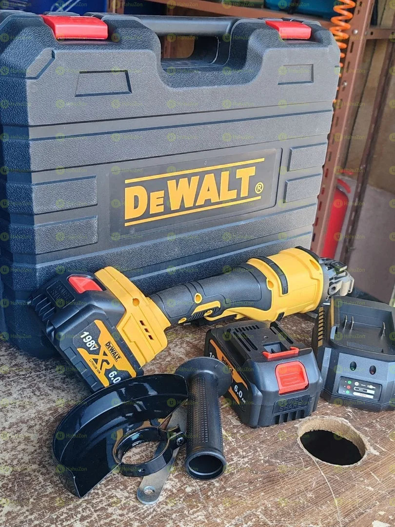 ዲዋልት ቻርጄብል ግራይደር