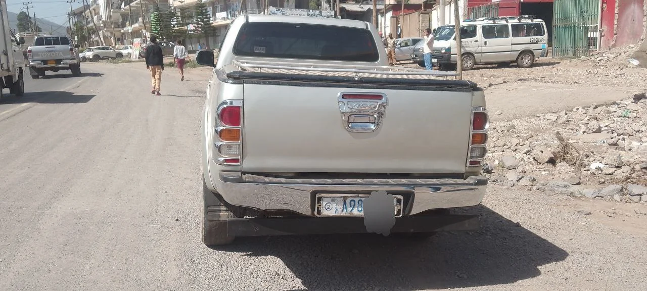 2005 Model-Toyota Hilux