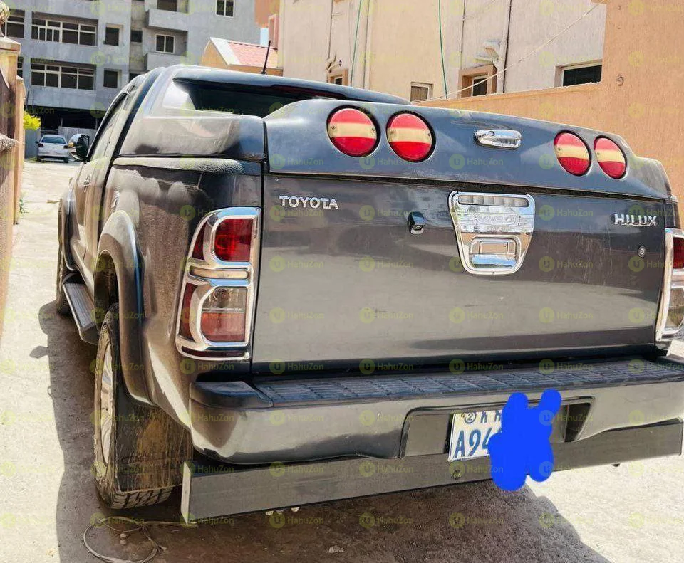 2013 Model-Toyota Hilux Kin Cab