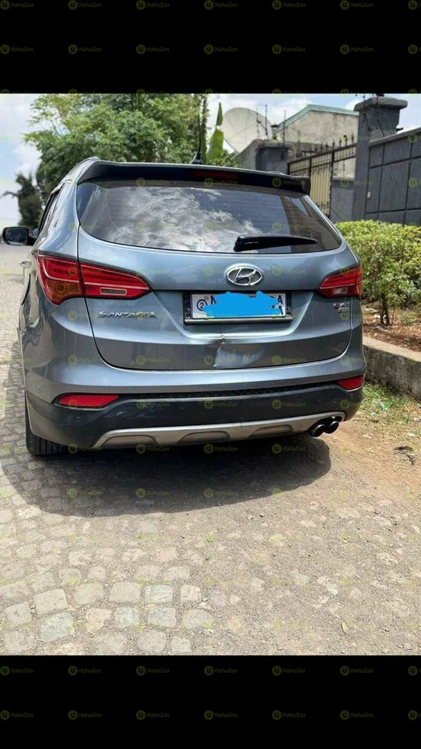 2013 Model-Hyundai Santa Fe