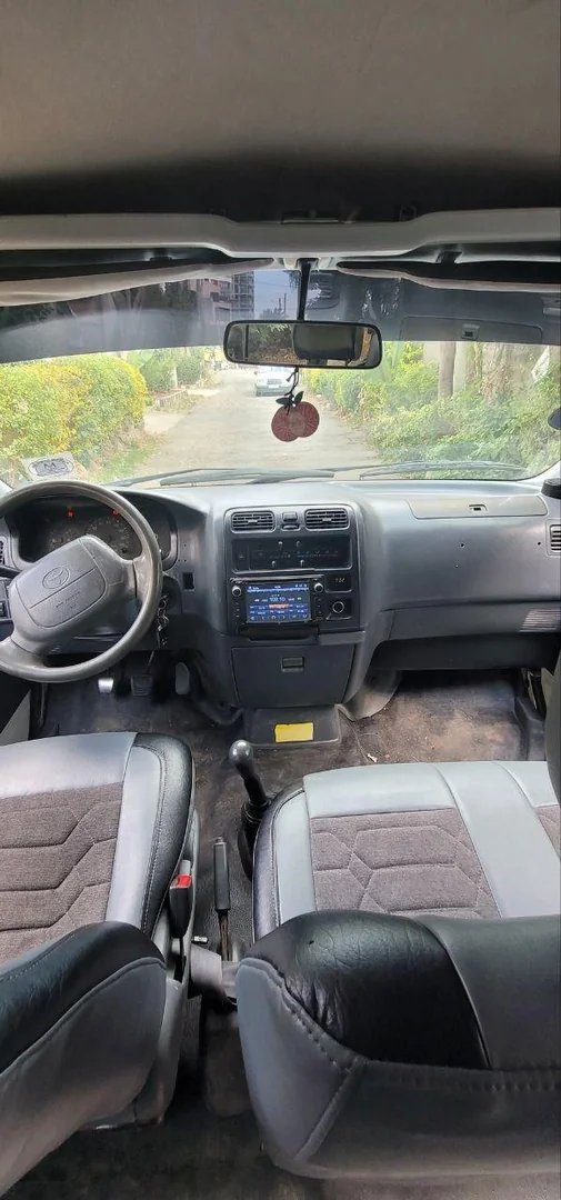 2005 Model-Toyota Hiace Dolphin